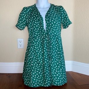Cute green flower dress.